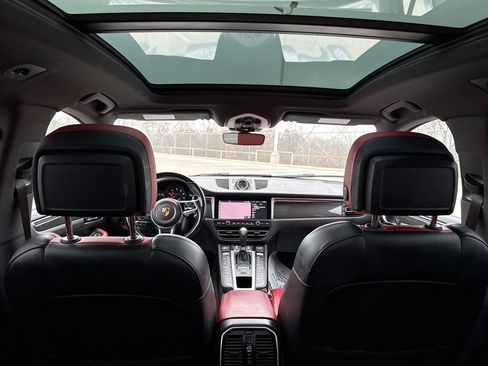 Used 2021 Porsche Macan Premium Plus w/ Premium Package Plus image 22