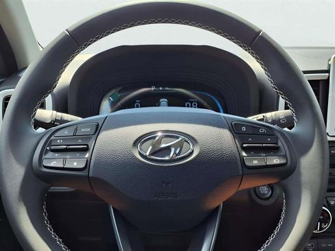 New 2025 Hyundai Venue Limited image 17