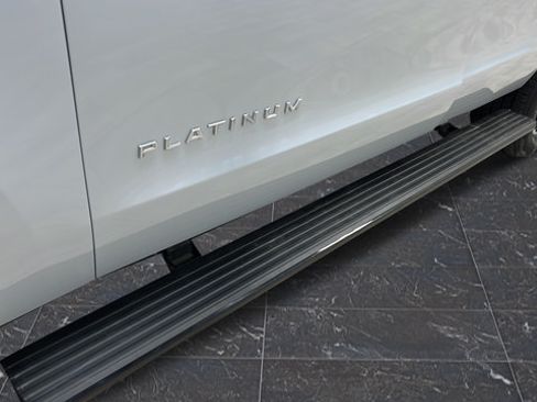 Used 2025 Ford Expedition Platinum AWD/4WD image 46