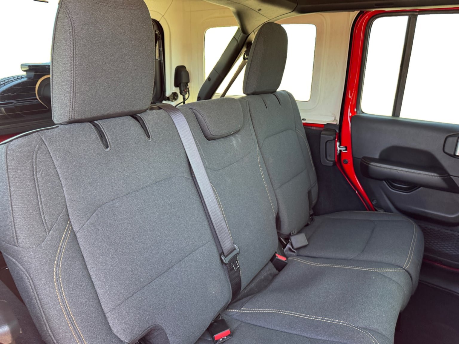 Used 2025 Jeep Wrangler Unlimited Sahara AWD/4WD image 18