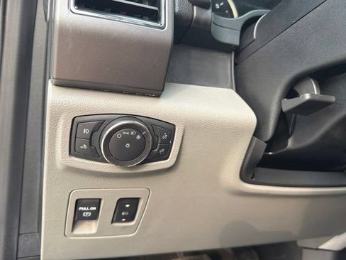 Used 2019 Ford F150 XLT w/ Equipment Group 302A Luxury AWD/4WD image 29