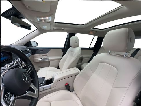 Used 2022 Mercedes-Benz GLB 250 w/ Premium Package Lite image 19