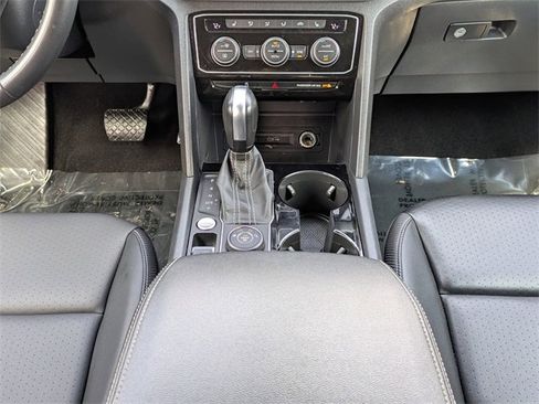 Used 2022 Volkswagen Atlas Cross Sport SE image 19