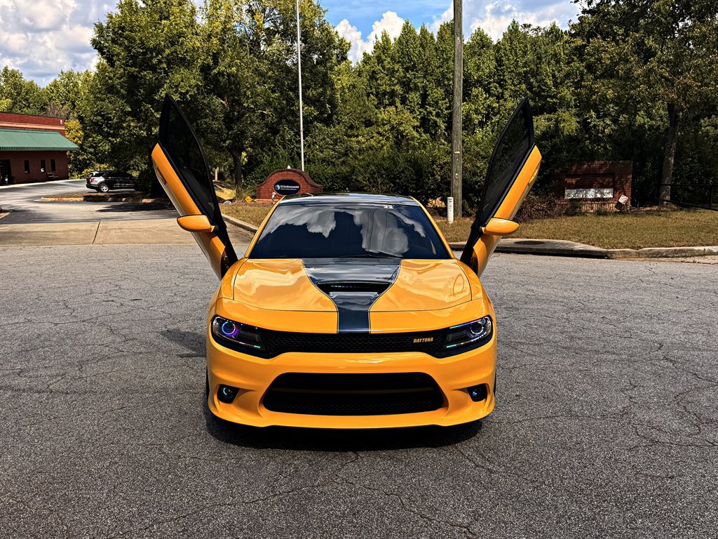 Used 2018 Dodge Charger R/T RWD image 3