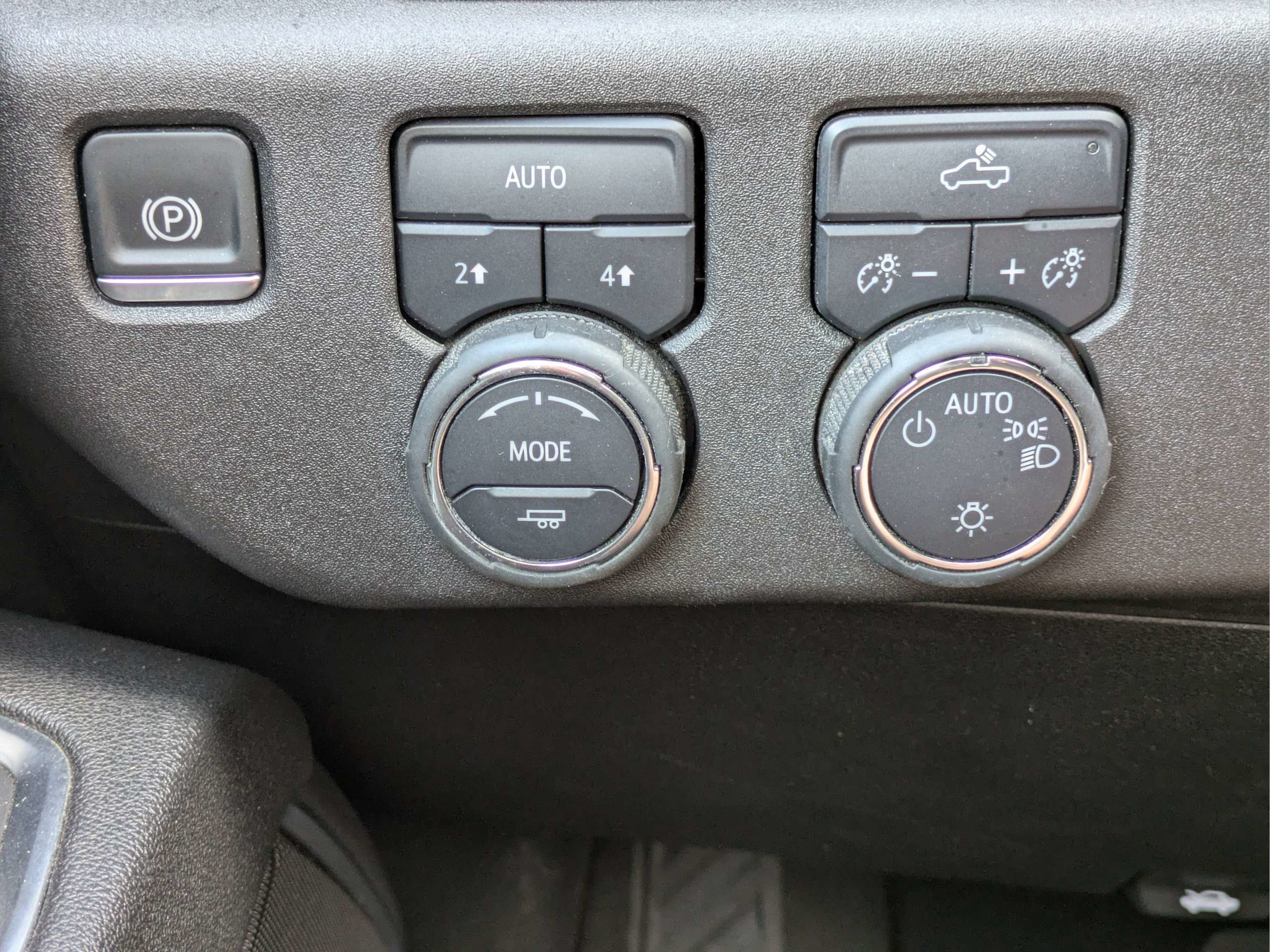 Used 2025 Chevrolet Silverado 1500 LT AWD/4WD image 23