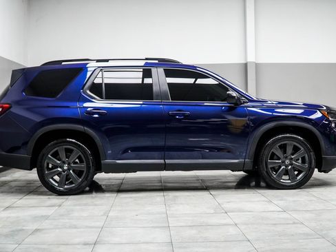 Used 2025 Honda Pilot Sport image 7
