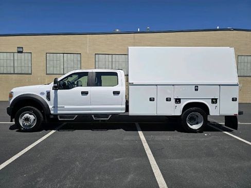 Used 2022 Ford F550 4x4 Crew Cab Super Duty w/ Power Equipment Group image 4