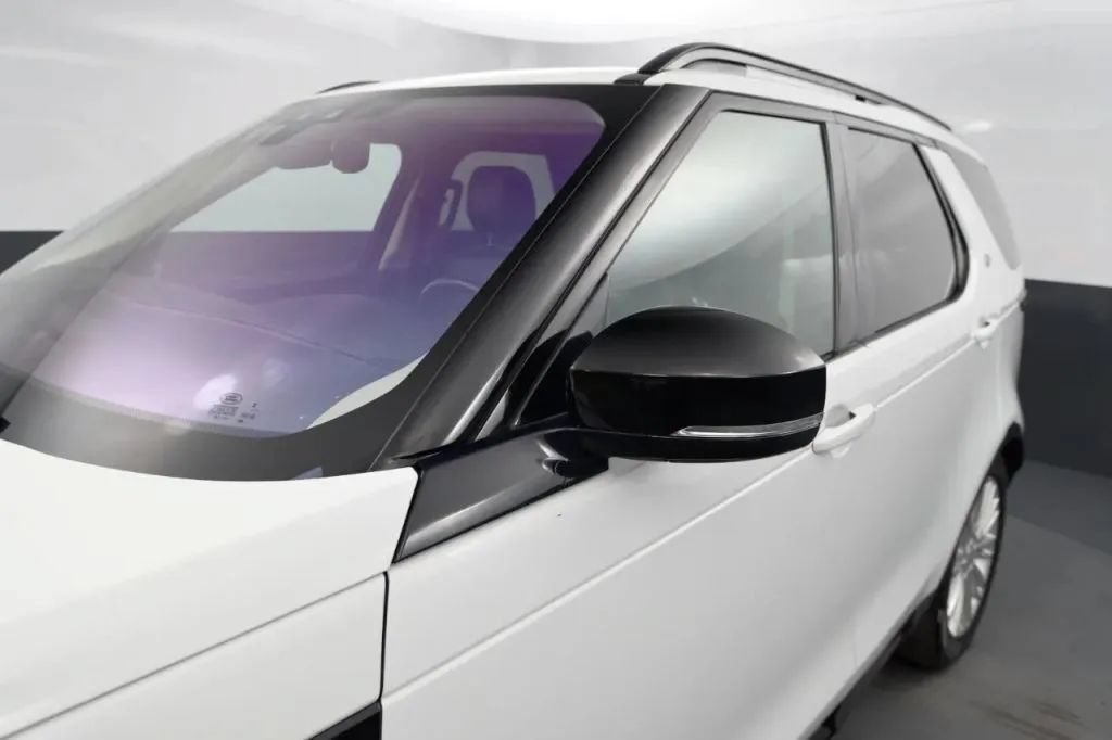Used 2020 Land Rover Discovery Landmark AWD/4WD image 12