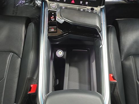 Used 2019 Audi e-tron Prestige w/ Prestige Package AWD/4WD image 20