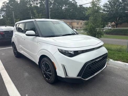 Used 2024 Kia Soul LX FWD image 1