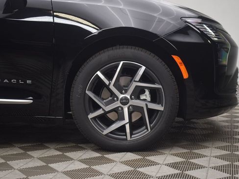 New 2027 Chrysler Pacifica Pinnacle FWD image 6