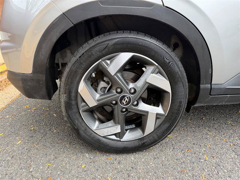 Used 2023 Hyundai Venue SEL w/ Cargo Package FWD image 17