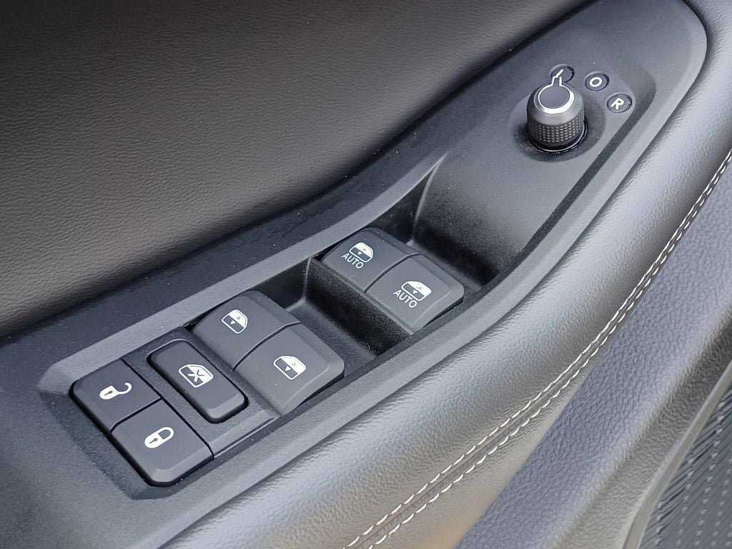 Used 2024 Jeep Grand Cherokee L Limited AWD/4WD image 8