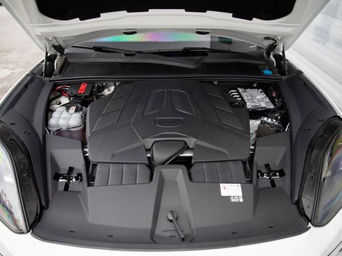 Certified 2024 Porsche Cayenne Coupe image 30