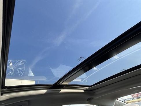 Used 2024 Chevrolet Malibu LT image 18