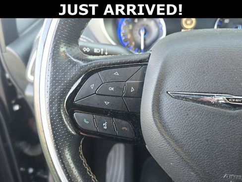 Used 2019 Chrysler Pacifica Limited w/ Advanced Safetytec Group FWD image 19