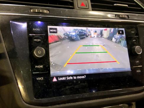 Used 2020 Volkswagen Tiguan SEL image 26