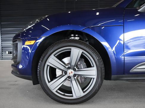 Certified 2025 Porsche Macan T image 13