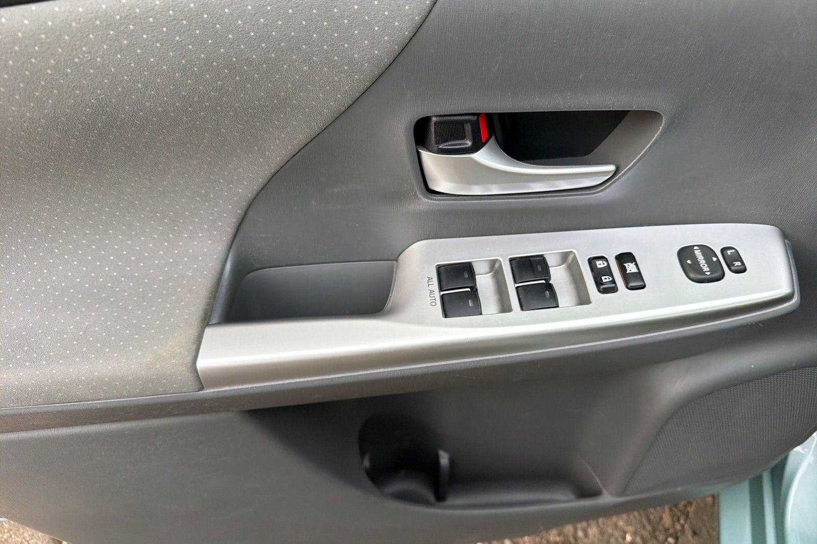 Used 2014 Toyota Prius V Three FWD image 8