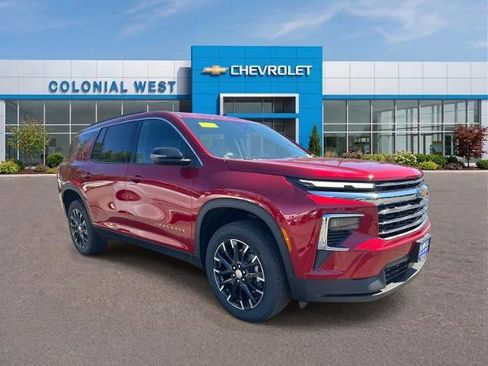 Used 2026 Chevrolet Traverse LT w/ Sun and Wheel Package AWD/4WD image 3