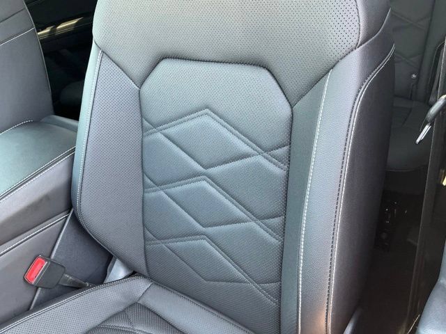 Used 2025 Volkswagen Atlas SE FWD image 14