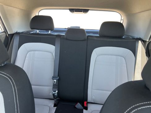 Used 2022 Hyundai Venue SEL image 13