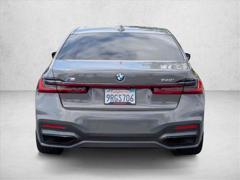 Used 2022 BMW 740i w/ M Sport Package RWD image 6