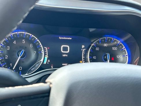 Used 2025 Chrysler Pacifica Limited FWD image 29