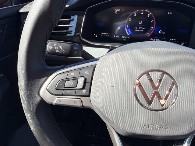 Used 2025 Volkswagen Jetta SE FWD image 33