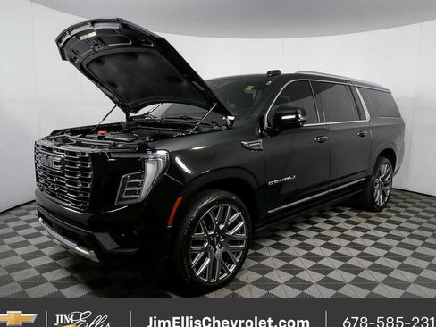 Certified 2025 GMC Yukon XL Denali Ultimate AWD/4WD image 36
