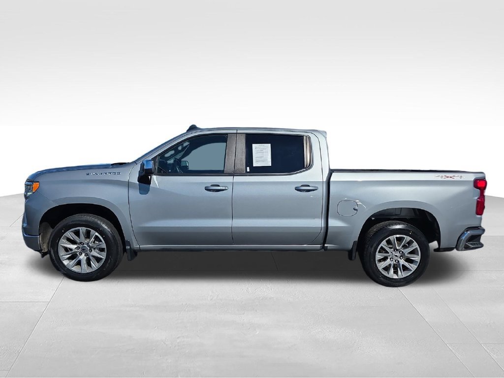 Used 2023 Chevrolet Silverado 1500 LT AWD/4WD image 2