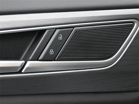 New 2026 Volkswagen Atlas Cross Sport SE image 21