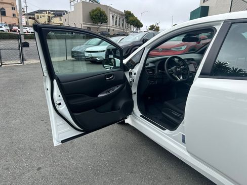 Used 2025 Nissan Leaf S FWD image 9