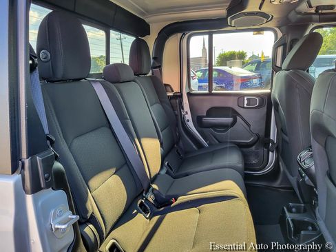 Used 2023 Jeep Gladiator Sport AWD/4WD image 30