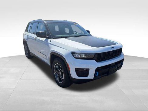 Used 2023 Jeep Grand Cherokee Trailhawk w/ Advanced Protech Group II AWD/4WD image 3