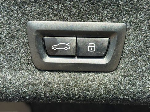 Used 2025 BMW 330i Sedan RWD image 13