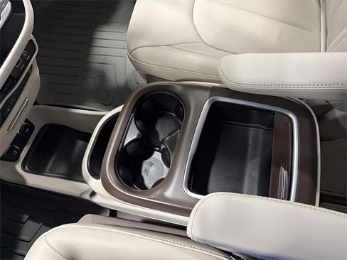 Used 2020 Chrysler Pacifica Touring-L Plus w/ Advanced Safetytec Group image 24