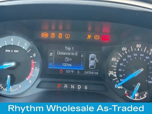 Used 2015 Ford Fusion SE FWD image 25
