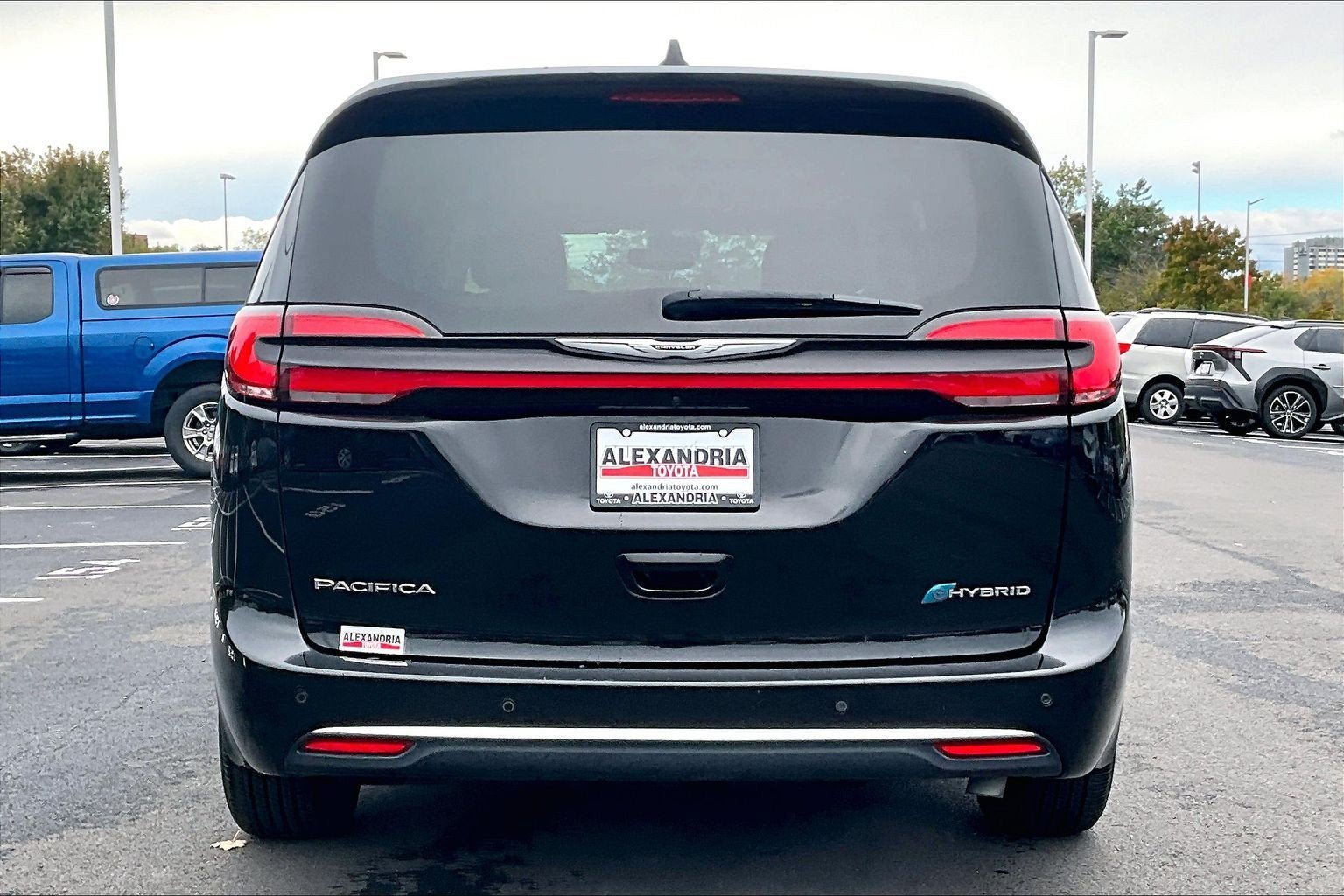 Used 2024 Chrysler Pacifica Limited FWD image 4