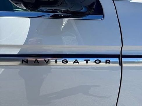 New 2026 Lincoln Navigator L Reserve AWD/4WD image 9