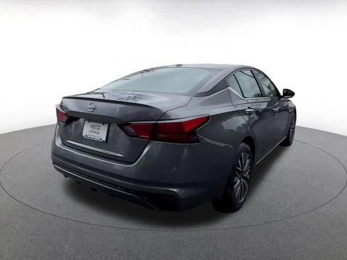 Used 2025 Nissan Altima 2.5 SV image 14