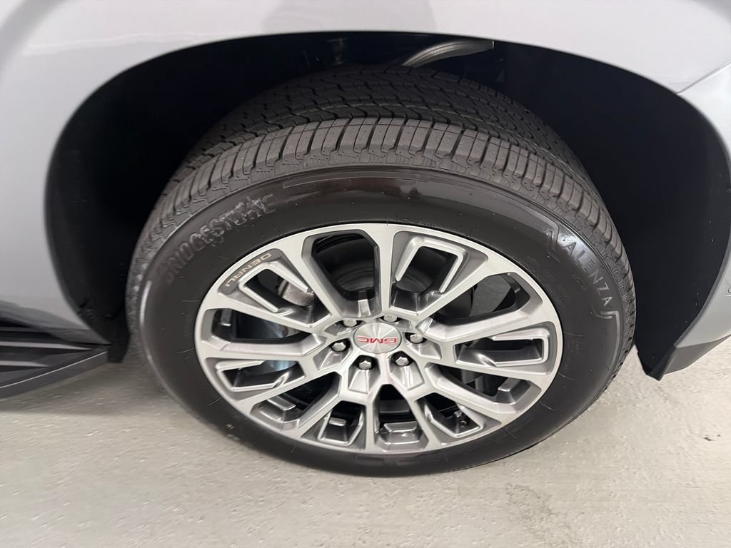 New 2026 GMC Yukon Denali w/ LPO, Floor Liner Package RWD image 4