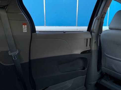 Used 2015 Toyota Sienna XLE Premium image 29