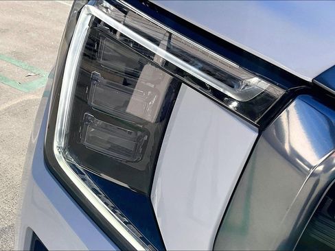 Used 2022 GMC Yukon AT4 image 30