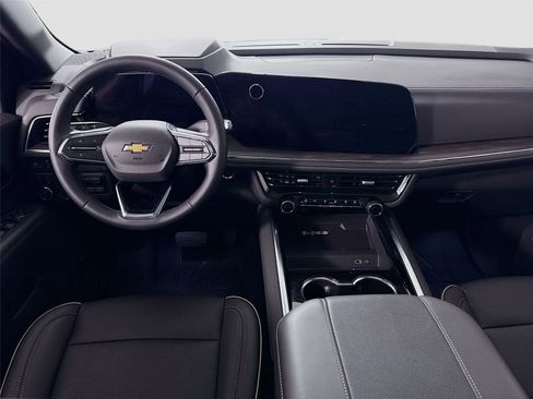 Used 2025 Chevrolet Tahoe Premier AWD/4WD image 2