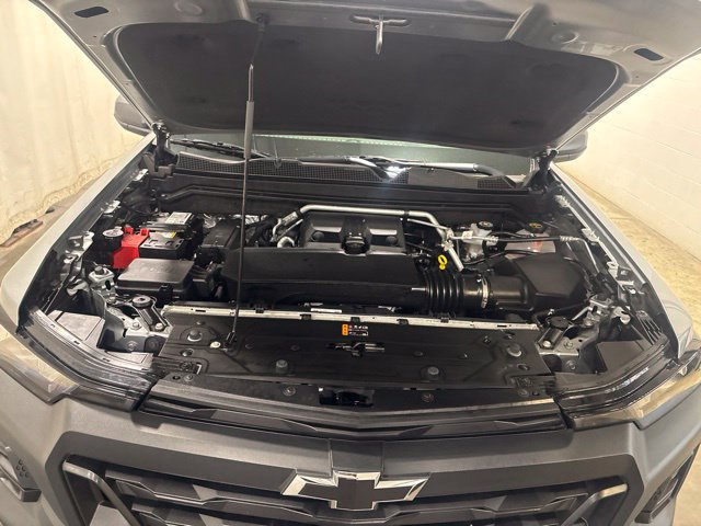 Used 2025 Chevrolet Colorado W/T w/ Advanced Trailering Package AWD/4WD image 8