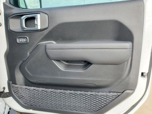 Used 2023 Jeep Gladiator Sport image 25