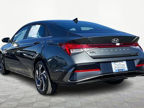 Used 2025 Hyundai Elantra SEL image 13