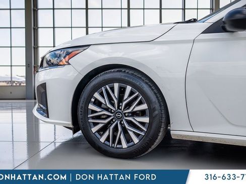 Used 2025 Nissan Altima 2.5 SV FWD image 34