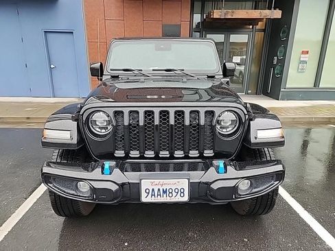 Used 2022 Jeep Wrangler Unlimited Sahara image 2